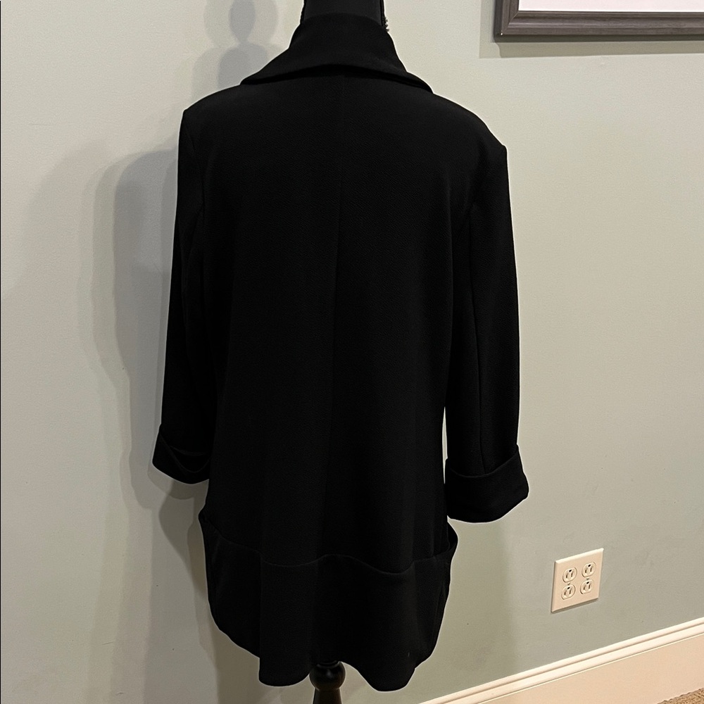 Sophisticated Women's Black Blazer - Picture 3 of 8